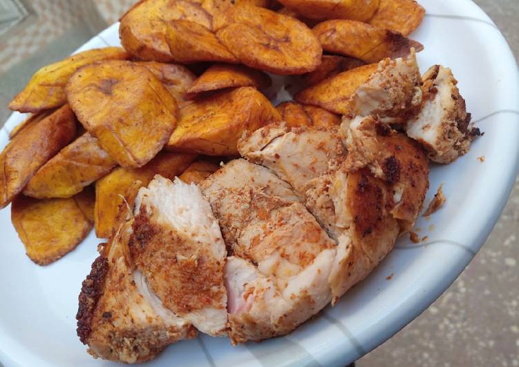 Baked chicken breasts with fried plantain