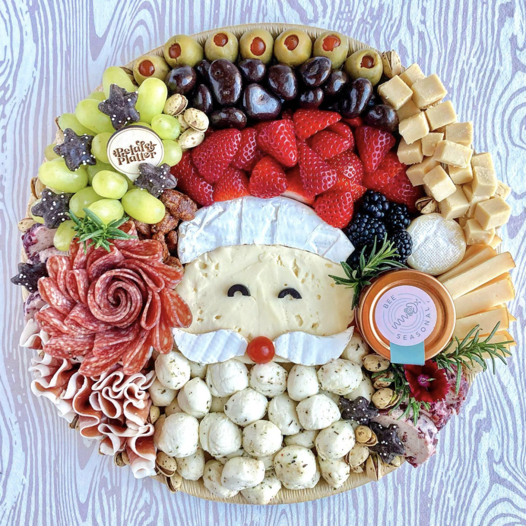 HOLIDAY-THEMED CHARCUTERIE BOARD